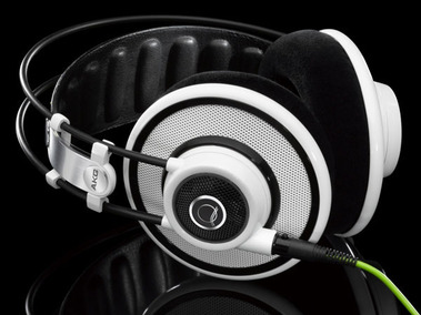 Q701 ヘッドホン AKG